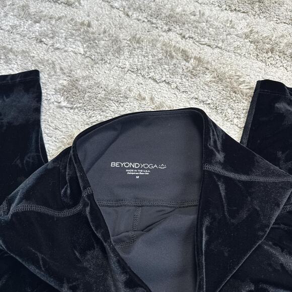 Beyond Yoga Velvet Pattern Leggings - Picture 5 of 5
